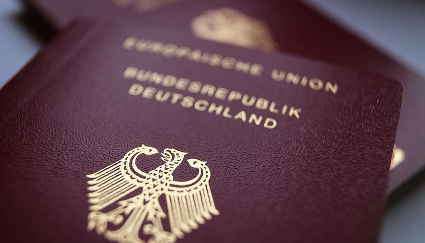 Besonders häufig besitzen Doppelstaatler und Doppelstaatlerinnen zusätzlich zur deutschen auch die türkische und italienische Staatsangehörigkeit. (Symbolbild) Besonders häufig besitzen Doppelstaatler und Doppelstaatlerinnen zusätzlich zur deutschen auch die türkische und italienische Staatsangehörigkeit. (Symbolbild)