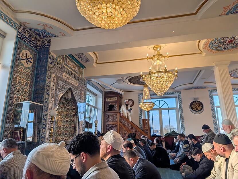 Mit dem Fest des Fastenbrechens endet der Fastenmonat Ramadan f&uuml;r fast zwei Milliarden Muslime weltweit.