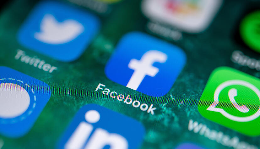Der Landes-Datenschutzbeauftragte Stefan Brink hat Ministerien in Baden-Württemberg aufgefordert, ihre Facebook-Seiten und Twitter-Kanäle zu löschen. Der Landes-Datenschutzbeauftragte Stefan Brink hat Ministerien in Baden-Württemberg aufgefordert, ihre Facebook-Seiten und Twitter-Kanäle zu löschen.