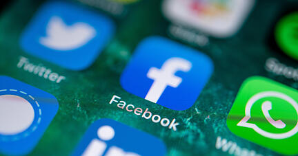 Der Landes-Datenschutzbeauftragte Stefan Brink hat Ministerien in Baden-Württemberg aufgefordert, ihre Facebook-Seiten und Twitter-Kanäle zu löschen.