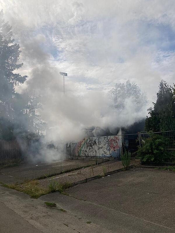 Große Rauchwolke nach Feuer im ehemaligen Trampoline in Heilbronn