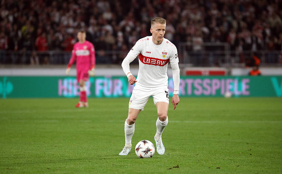 Platz 1: Chris F&uuml;hrich! Ob von Beginn an oder eingewechselt, F&uuml;hrich kam in 98 der ersten 100 Bundesliga-Spielen von Sebastian Hoene&szlig; als VfB-Trainer zum Einsatz und belegt damit Platz eins. Einmal war er verletzt, in einem einzigen Spiel war er ohne Einsatz im Kader.