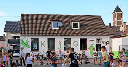 "Die Bombe" als Variante von "Fuchs geht um" kam beim Auftakt des Bad Friedrichshaller Kinderferienprogramms durch die KjG Jagstfeld prima an.
Foto: Ute Plückthun
