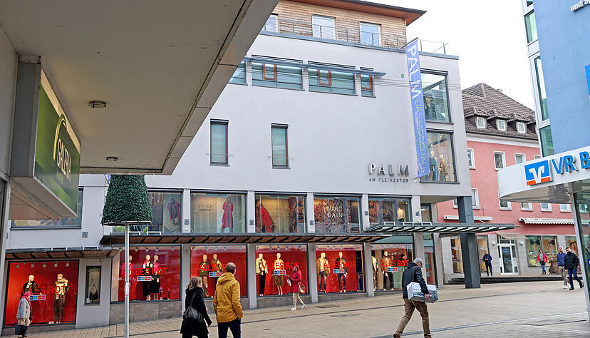 Im kommenden Jahr schließt das Modehaus ganz. Die "überbordende Konkurrenz durch E-Commerce sowie die mangelnde Attraktivität der Heilbronner Innenstadt" sehen die Palms mit als Hauptgründe für die Geschäftsaufgabe. Aufnahme aus dem Jahr 2023. Im kommenden Jahr schließt das Modehaus ganz. Die "überbordende Konkurrenz durch E-Commerce sowie die mangelnde Attraktivität der Heilbronner Innenstadt" sehen die Palms mit als Hauptgründe für die Geschäftsaufgabe. Aufnahme aus dem Jahr 2023.