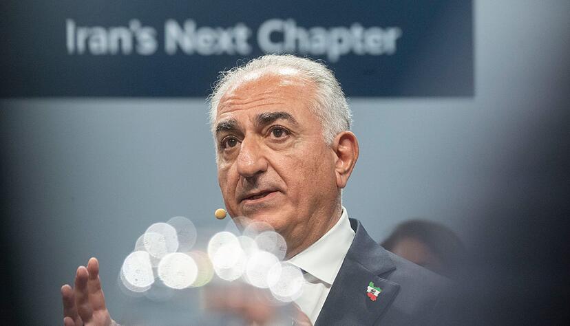 Pahlavi nennt es sein Lebensziel, im Iran den Weg für demokratische Wahlen zu ebnen. Eigene Machtambitionen hat er keine. Pahlavi nennt es sein Lebensziel, im Iran den Weg für demokratische Wahlen zu ebnen. Eigene Machtambitionen hat er keine.