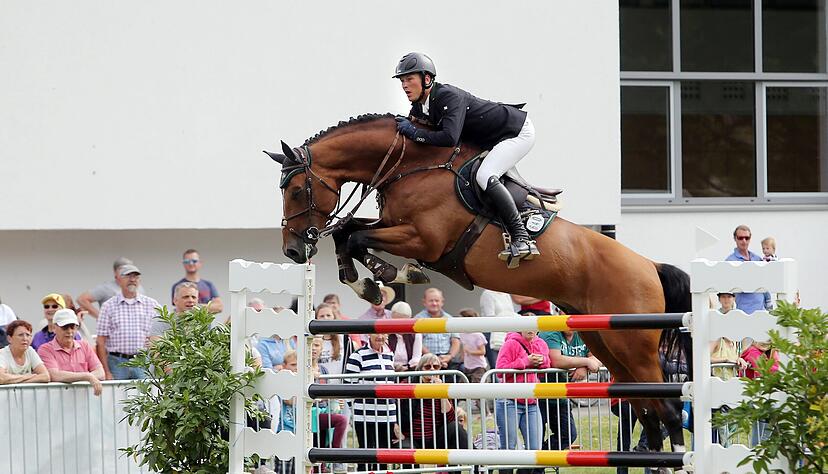 Alle Jahre wieder: Sven Schlüsselburg sattelt „mit Freude“
zu Hause in Ilsfeld – wie hier 2018. Alle Jahre wieder: Sven Schlüsselburg sattelt „mit Freude“
zu Hause in Ilsfeld – wie hier 2018.