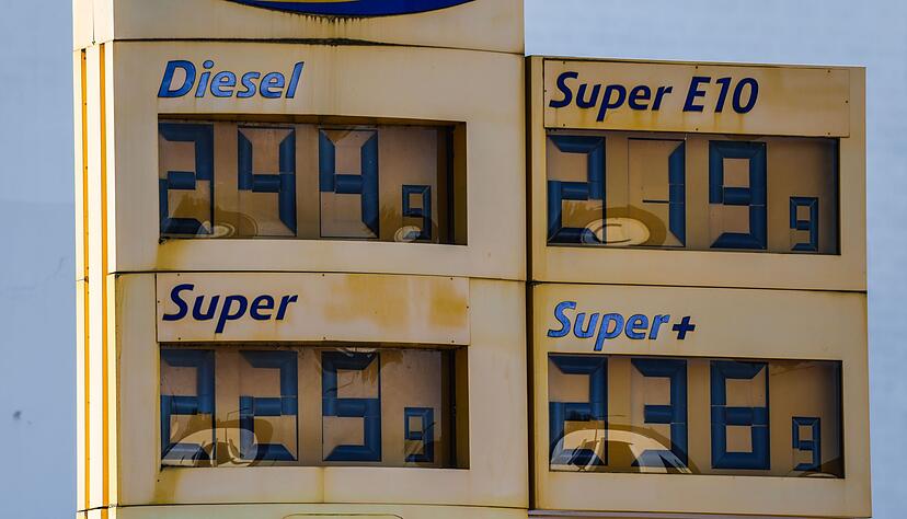 Die Spritpreise sind zuletzt in Deutschland schneller als im benachbarten EU-Ausland gestiegen.