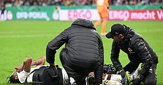 St. Paulis Ricky-Jade Jones hat sich im DFB-Pokal-Spiel in Leverkusen schwer verletzt.