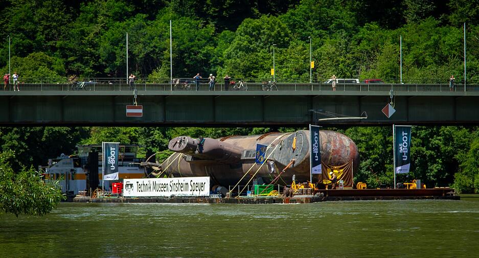 U17-Transport auf dem Neckar.