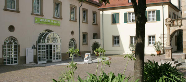 Seit 1991 befinden sich die städtische Kunstsammlung im Deutschhof. 2007 beschließt der Gemeinderat einen Neubau in Kooperation mit dem Kunstverein Heilbronn.