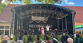 Die ehemalige Weinprinzessin Vivien Hesse, Vorsitzende des Kulturausschusses, Marita Krottenthaler und Oberbürgermeister Steffen Hertwig eröffnen das 44. Ganzhornfest in Neckarsulm.