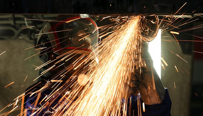 In der deutschen Industrieproduktion zeichnet sich noch keine Trendwende ab. (Symbolbild)