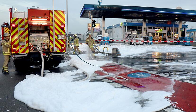 Bei dem Brand an einer Tankstelle wurde laut Polizei niemand verletzt. Bei dem Brand an einer Tankstelle wurde laut Polizei niemand verletzt.
