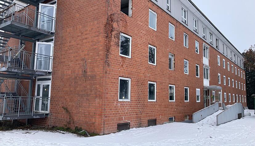Beim Adolf-Nieden-Haus handelt es sich um ein vierst&ouml;ckiges Geb&auml;ude.