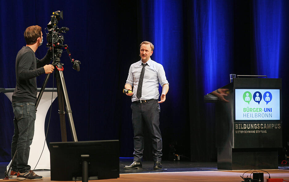 Vorlesung der Bürger-Uni Heilbronn zum Thema "Wie das Silicon Valley die Welt verändern will" mit Thomas Schulz Vorlesung der Bürger-Uni Heilbronn zum Thema "Wie das Silicon Valley die Welt verändern will" mit Thomas Schulz