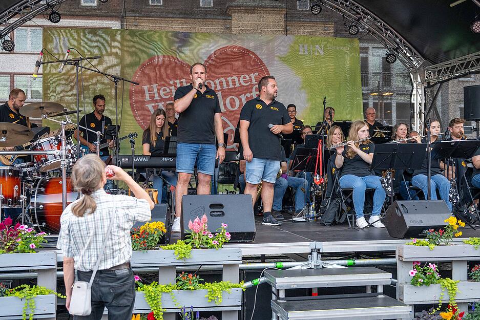 Wein, Musik und Stimmung: Das Heilbronner Weindorf zieht Tausende an.