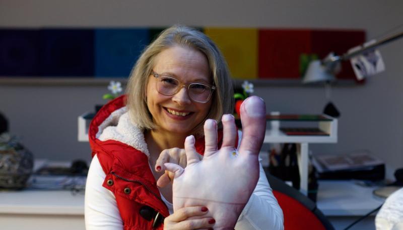 Monika Sundermann nutzt die spezielle Methode der biometrischen Zehenanalyse. Foto: Ina Fassbender