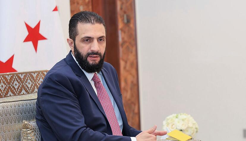 Ausl&auml;ndische Beobachter und auch viele Syrer stellen sich die Frage, wie weit die Macht von Interimspr&auml;sident Ahmed al-Scharaa reicht, vor allem mit Blick auf bewaffnete Gruppen. (Archivfoto)