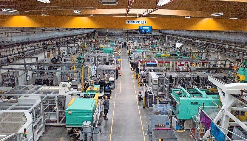 In den Werkhallen des Kunststoffkomponenten-Herstellers Söhner in Schwaigern sollen bald weniger Beschäftigte arbeiten. Das Unternehmen reagiert damit auf Umsatzrückgänge.
Foto: Söhner In den Werkhallen des Kunststoffkomponenten-Herstellers Söhner in Schwaigern sollen bald weniger Beschäftigte arbeiten. Das Unternehmen reagiert damit auf Umsatzrückgänge.
Foto: Söhner