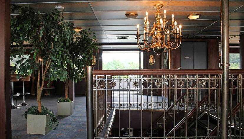 Die MS Rossini eines Heilbronner Unternehmens dient im Landkreis Regensburg als Flüchtlingsunterkunft. Die MS Rossini eines Heilbronner Unternehmens dient im Landkreis Regensburg als Flüchtlingsunterkunft.