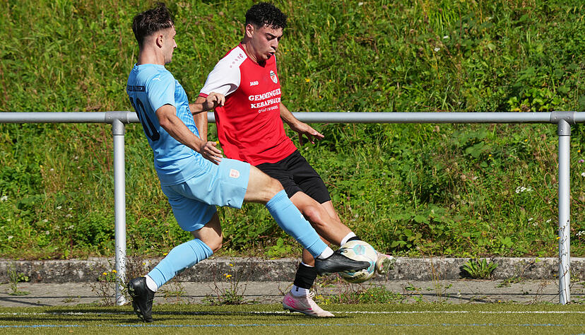 Alperen Yilmaz (rechts) hat mehr als die H&auml;lfte aller Saisontore von T&uuml;rkspor Eppingen erzielt. 13 von 22 Treffern gehen auf sein Konto.