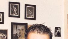 "Ich habe gemerkt, dass ich kein Geschäftsmann bin, sondern Leute unterhalten kann."
Gonzo "Ich habe gemerkt, dass ich kein Geschäftsmann bin, sondern Leute unterhalten kann."
Gonzo