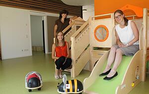 Architektin Annette Becker-Huschka (v.l.), Olga Sittner, stellvertretende Bauamtschefin und Hauptamtschefin Hanna Zeh.