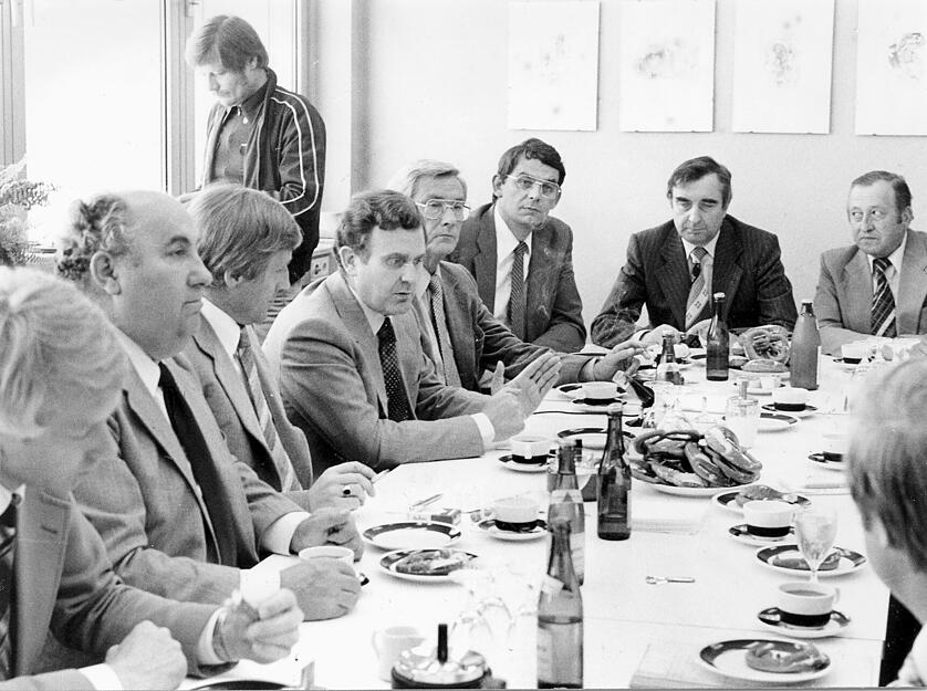 Zusammengestellt von Archiv und Dokumentation der Heilbronner Stimme -
1978: CDU-Landesvorsitzender Erwin Teufel, vierter von links, beim Redaktionsbesuch bei der Heilbronner Stimme. Zusammengestellt von Archiv und Dokumentation der Heilbronner Stimme -
1978: CDU-Landesvorsitzender Erwin Teufel, vierter von links, beim Redaktionsbesuch bei der Heilbronner Stimme.