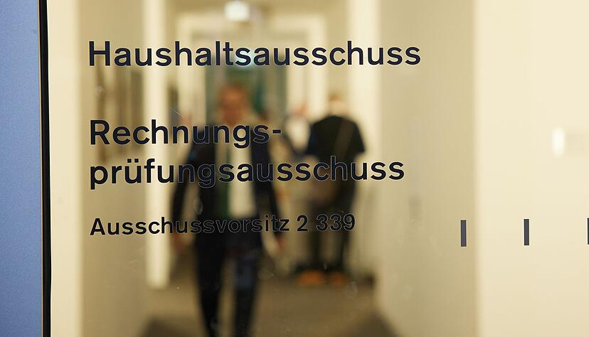 Der Bundesetat für 2025 steht: Der Haushaltsausschuss des Bundestags hat seine Bereinigungssitzung abgeschlossen. Mitte September wird er im Parlament verabschiedet. Der Bundesetat für 2025 steht: Der Haushaltsausschuss des Bundestags hat seine Bereinigungssitzung abgeschlossen. Mitte September wird er im Parlament verabschiedet.