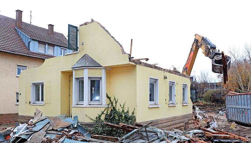 In dem gelben Wohnhaus an der Lerchenstra&szlig;e 43 befand sich lange die Kleintierklinik Dr. Scholl.