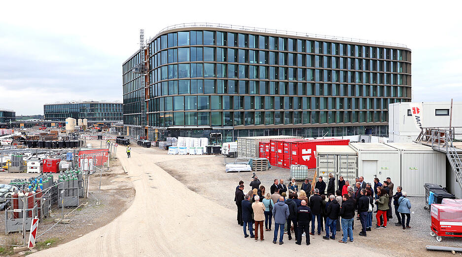 Bei Bad Friedrichshall-Kochendorf treibt die Schwarz-Gruppe den Bau ihres neuen IT-Campus voran. Bei Bad Friedrichshall-Kochendorf treibt die Schwarz-Gruppe den Bau ihres neuen IT-Campus voran.