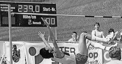 Weltrekord in Eberstadt. Im Juni 1984 springt der Chinese Zhu Jianhua 2,39 Meter. Diese Nachricht geht um die Welt, der Ort erhält viel PR.
Foto: Archiv/Nupnau