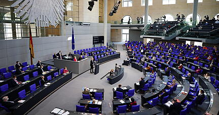 Ralph Brinkhaus (CDU), Vorsitzender der CDU/CSU-Bundestagsfraktion, spricht in der Sitzung des Bundestags. Thema ist die 2./3. Lesung zur Änderung des Infektionsschutzgesetzes mit anschließender Abstimmung über das Gesetz. +++ dpa-Bildfunk +++