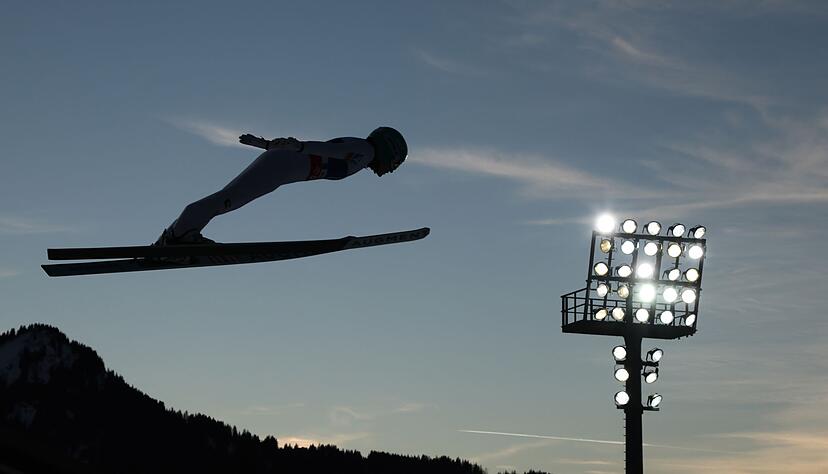 Österreichs Skispringerinnen verzichten nach dem Sturz ihrer Landsfrau Eva Pinkelnig auf den Großschanzenwettbewerb. (Archivbild) Österreichs Skispringerinnen verzichten nach dem Sturz ihrer Landsfrau Eva Pinkelnig auf den Großschanzenwettbewerb. (Archivbild)