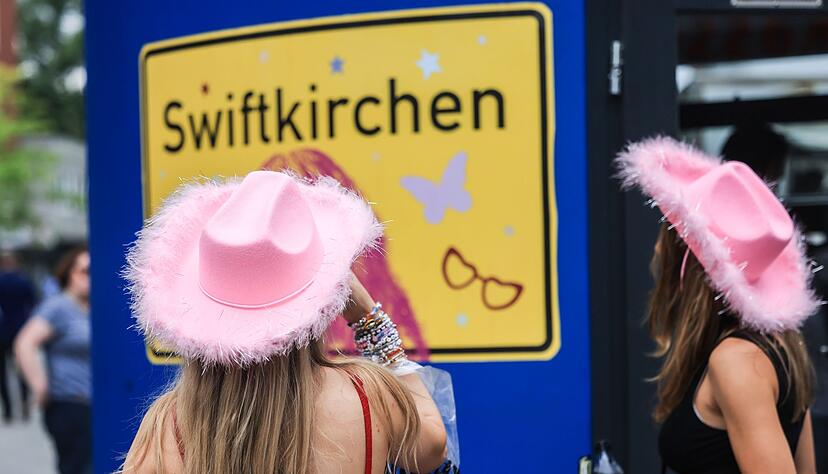 Fans vor dem ersten Konzert von Taylor Swift in Gelsenkirchen (Archivbild). Fans vor dem ersten Konzert von Taylor Swift in Gelsenkirchen (Archivbild).
