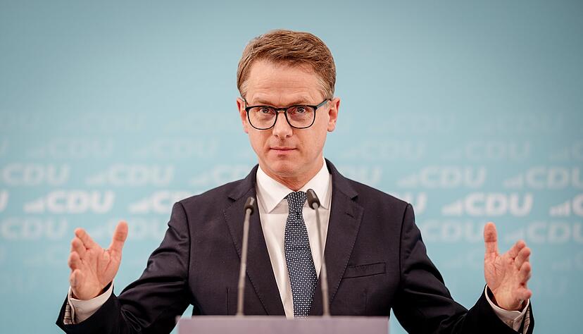 CDU-Generalsekretär Carsten Linnemann erwartet eine klare Rückenstärkung für Kanzler Friederich Merz bei dessen Wiederwahl zum Parteichef an diesem Freitag. CDU-Generalsekretär Carsten Linnemann erwartet eine klare Rückenstärkung für Kanzler Friederich Merz bei dessen Wiederwahl zum Parteichef an diesem Freitag.