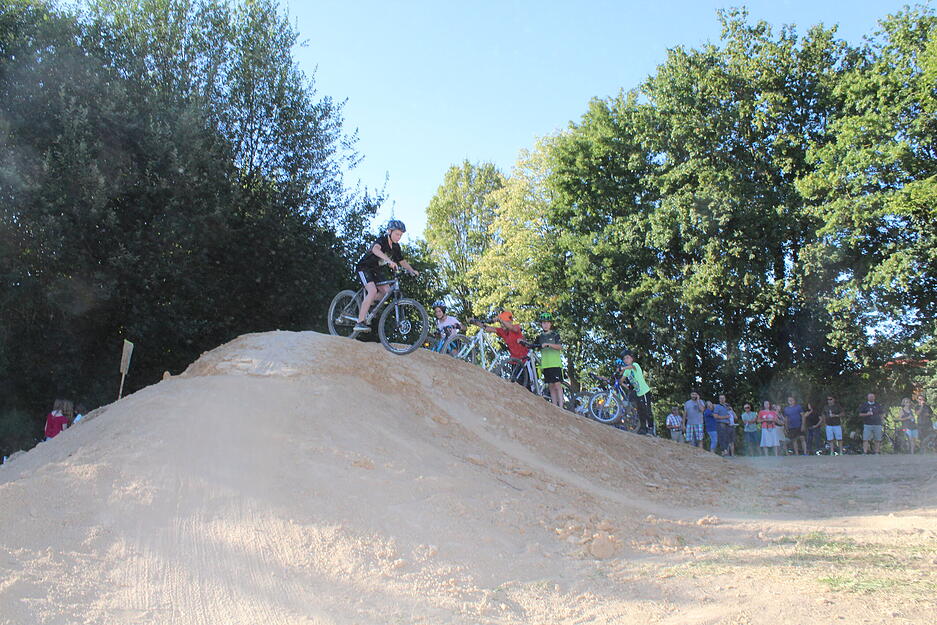 Biker auf dem neuen Pumptrack in Berwangen