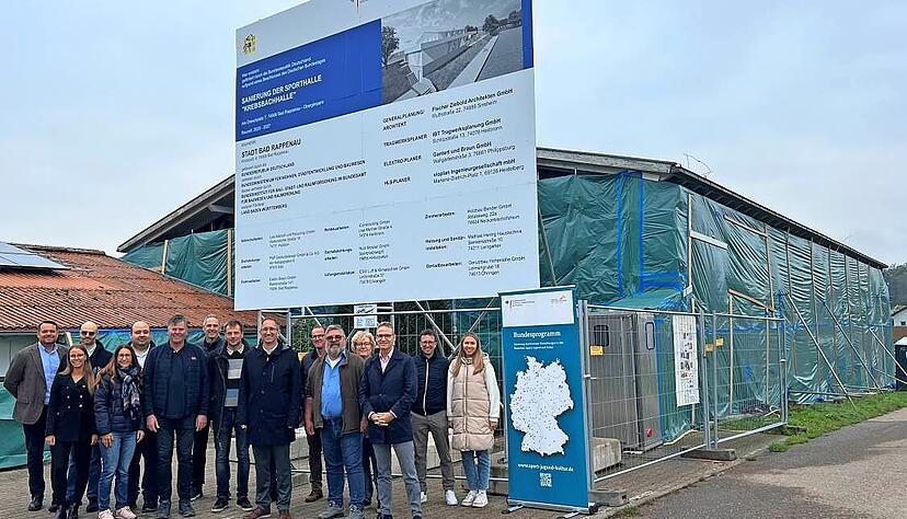 Die Sanierung der Krebsbachtalhalle in Obergimpern hat begonnen. Sie wird von Bund und Land gefördert und soll bis Mitte 2027 fertig sein.