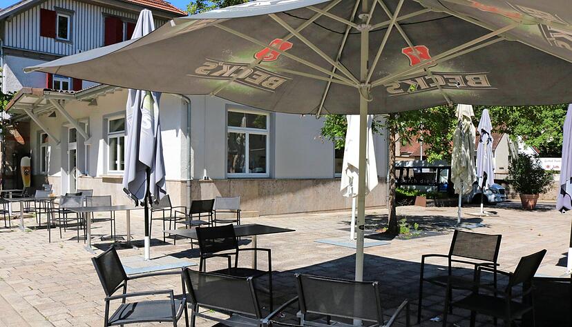 Leer und verloren sieht es vor dem Bistro Emma noch aus, doch nach einem Jahr Renovierung soll bald wieder Leben einkehren. Leer und verloren sieht es vor dem Bistro Emma noch aus, doch nach einem Jahr Renovierung soll bald wieder Leben einkehren.