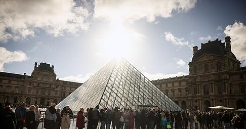 Wegen Verdachts auf Betr&uuml;gerei mit gef&auml;lschten Tickets hat der Louvre die Polizei eingeschaltet. Es wird die Existenz eines umfassenden Netzwerks vermutet (Archivbild).
