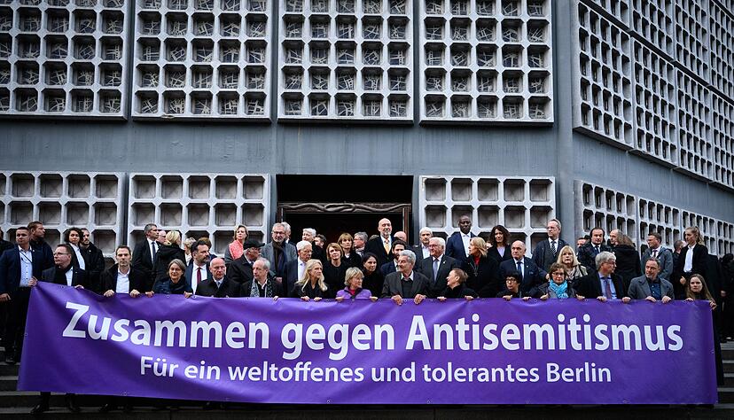 SPD, Grüne, FDP und Union hatten sich im November nach langen, strittigen Verhandlungen auf einen Text für einen Antrag zur Ächtung und Bekämpfung von Antisemitismus geeinigt. Experten und einige Oppositionspolitiker störten sich vor allem an der darin verwendeten Definition von Antisemitismus. (Archivbild) SPD, Grüne, FDP und Union hatten sich im November nach langen, strittigen Verhandlungen auf einen Text für einen Antrag zur Ächtung und Bekämpfung von Antisemitismus geeinigt. Experten und einige Oppositionspolitiker störten sich vor allem an der darin verwendeten Definition von Antisemitismus. (Archivbild)