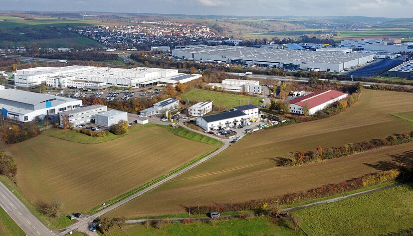 Ein Gewerbegebiet an der A81 in Neuenstadt soll erweitert werden. Naturschützer sehen das kritisch. Ein Gewerbegebiet an der A81 in Neuenstadt soll erweitert werden. Naturschützer sehen das kritisch.