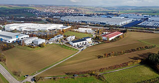 Ein Gewerbegebiet an der A81 in Neuenstadt soll erweitert werden. Naturschützer sehen das kritisch.