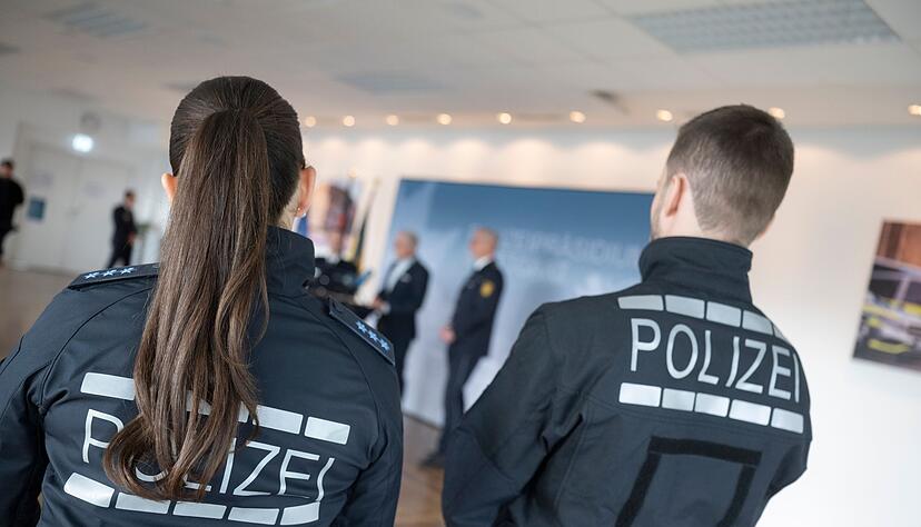 Beamte wurden so oft angegriffen wie nie - nun bekommen sie neue Uniformen.