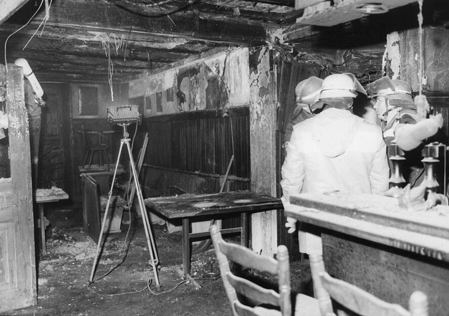 Der Gastraum des Sontheimer Hotels in der Lauffener Straße brennt völlig aus. Der Gastraum des Sontheimer Hotels in der Lauffener Straße brennt völlig aus.