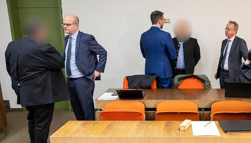 Beide Angeklagten zeigen Reue. Beide Angeklagten zeigen Reue.