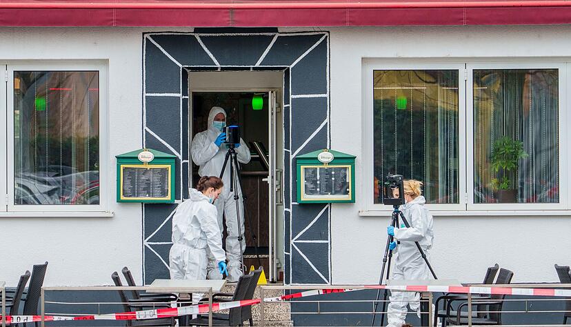 Fahnder sichern Spuren.