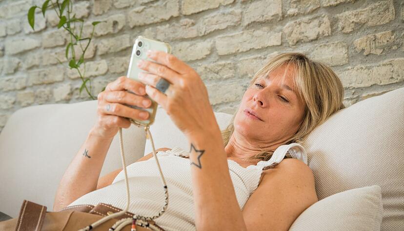 Was so teuer? Dann lieber WLAN: Nachgebuchte Datenpakete können teuer werden. Wer so oft als möglich WLAN-Netz nutzt, spart.