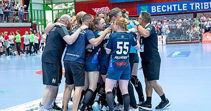 Nach der Klassenerhalt-Party folgt der Mallorca-Ausflug − und danach die wohlverdiente Pause. Vom 1. Juli an werden Spielerinnen und Trainer der Sport-Union Neckarsulm dann wieder ihre gemeinsame Arbeit aufnehmen.
Foto: Christiana Kunz
