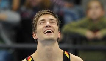 Der deutsche Turner Philipp Boy genie&szlig;t seinen Triumph am Reck.